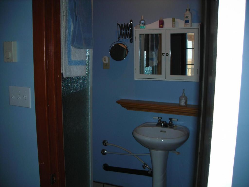 Gite Des Hauteurs Et Cafe De La Place Saint Zenon Room photo