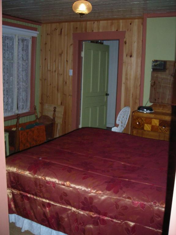 Gite Des Hauteurs Et Cafe De La Place Saint Zenon Room photo
