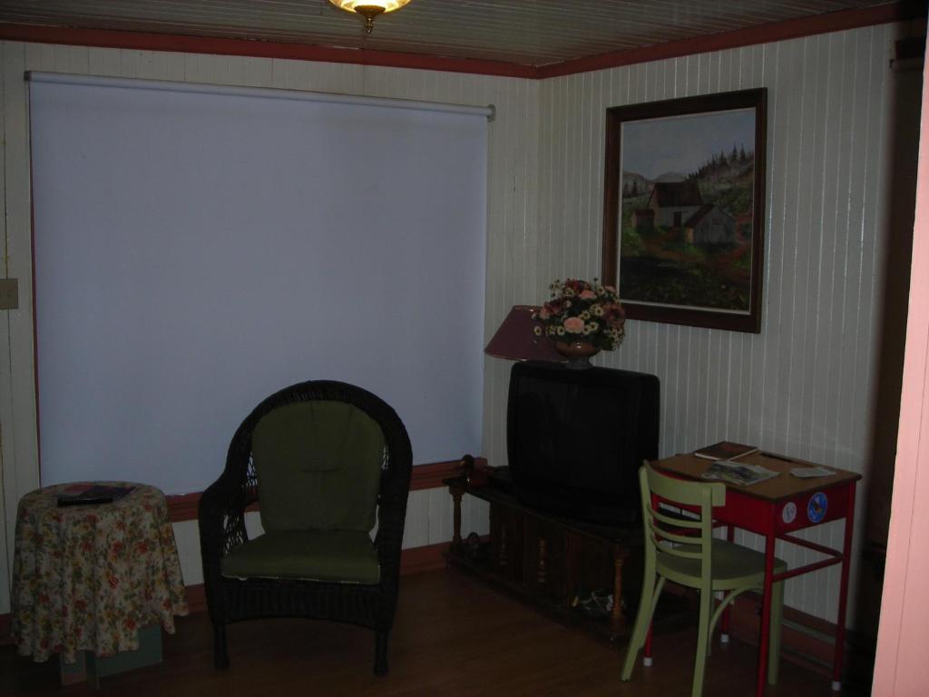 Gite Des Hauteurs Et Cafe De La Place Saint Zenon Room photo