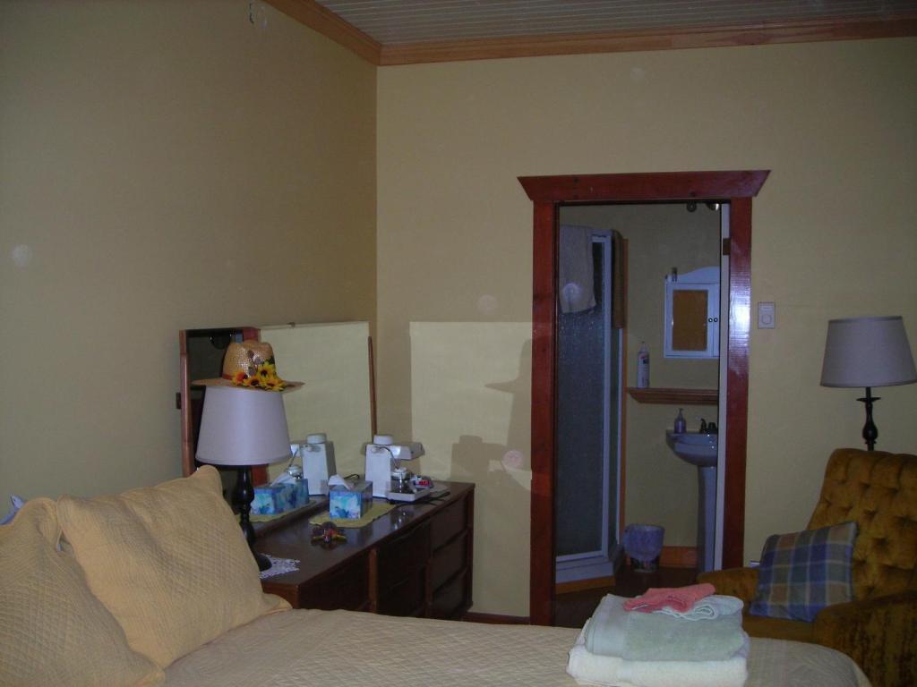 Gite Des Hauteurs Et Cafe De La Place Saint Zenon Room photo
