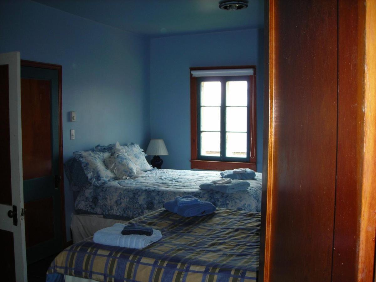 Gite Des Hauteurs Et Cafe De La Place Saint Zenon Room photo